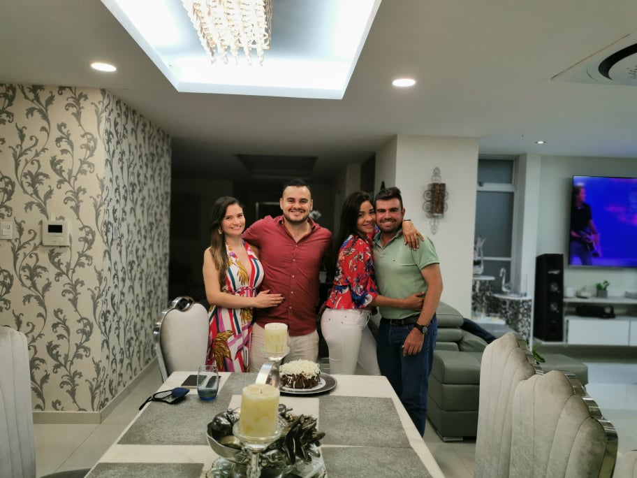 Lorena Burbano, el cumpleañero Leonardo Valderrama Quintero, Katherine Varela y José Delgado.
